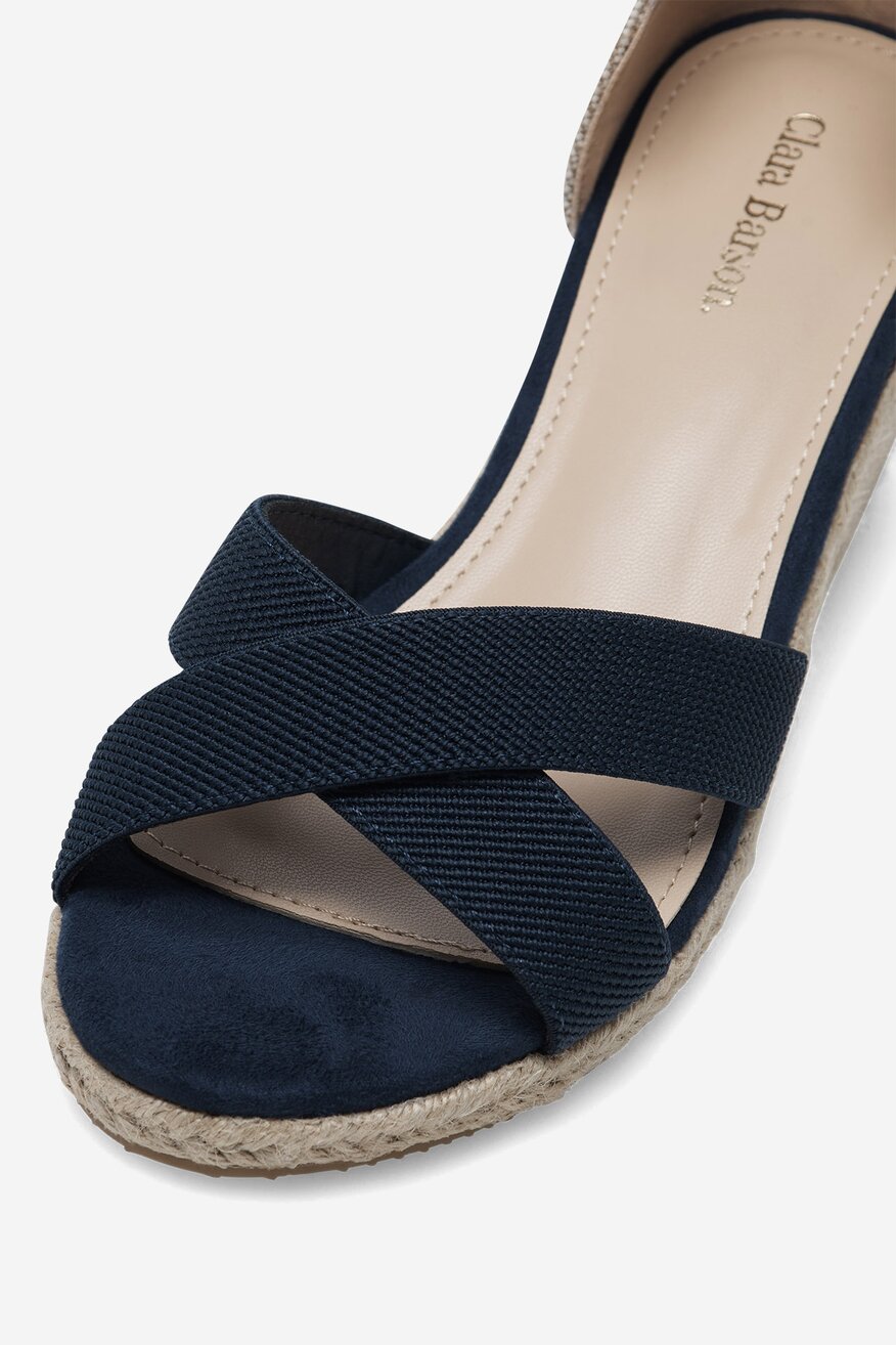 Sandały na koturnie