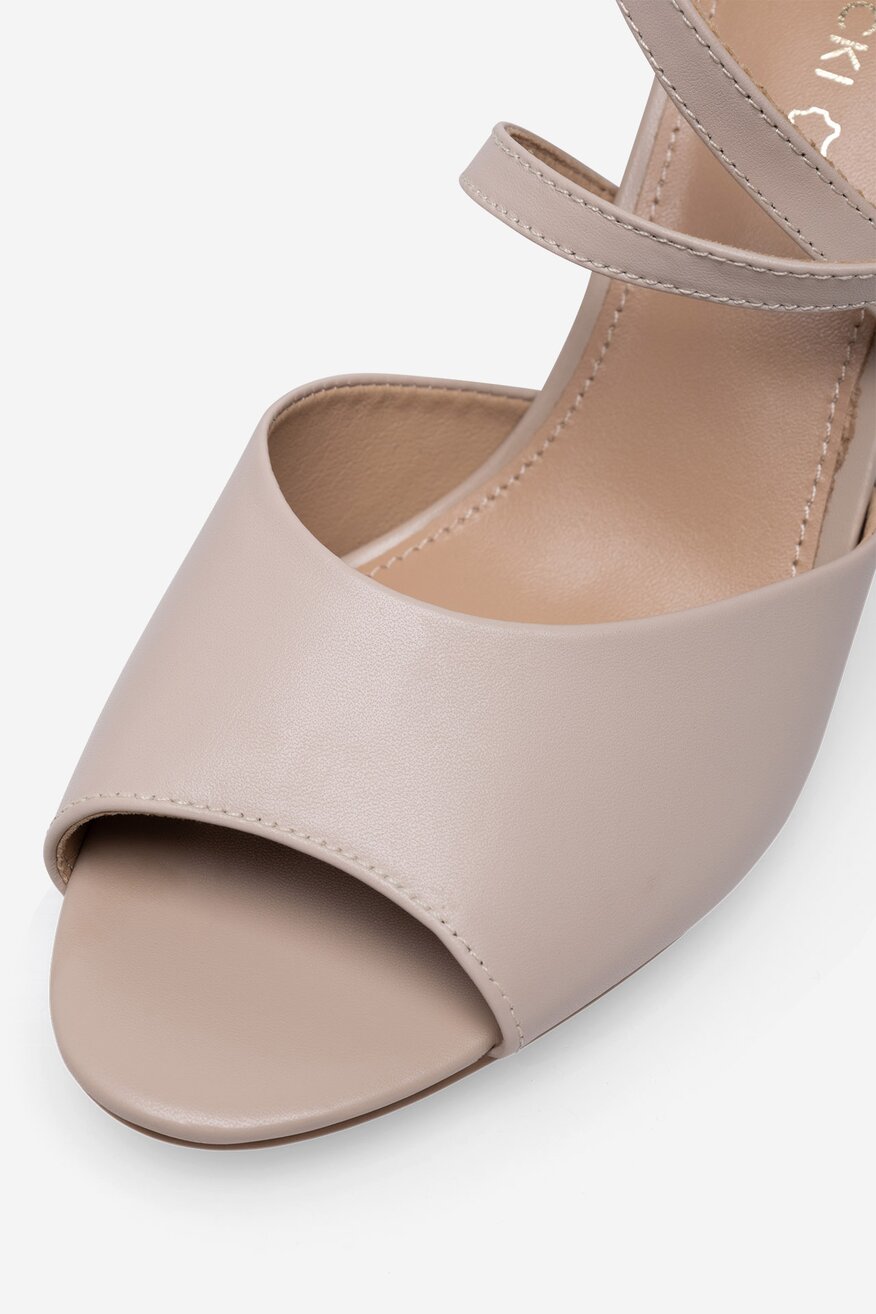 Sandały skórzane na słupku