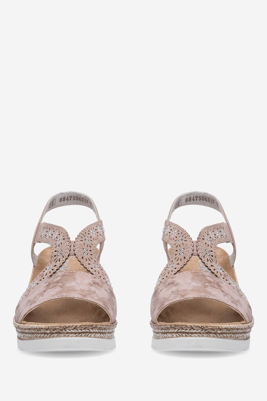 Sandały na koturnie