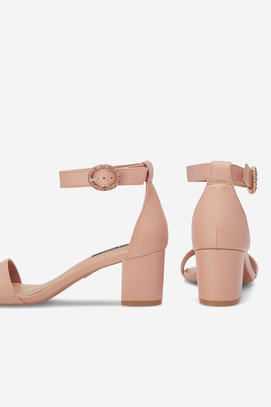 Sandały na obcasie