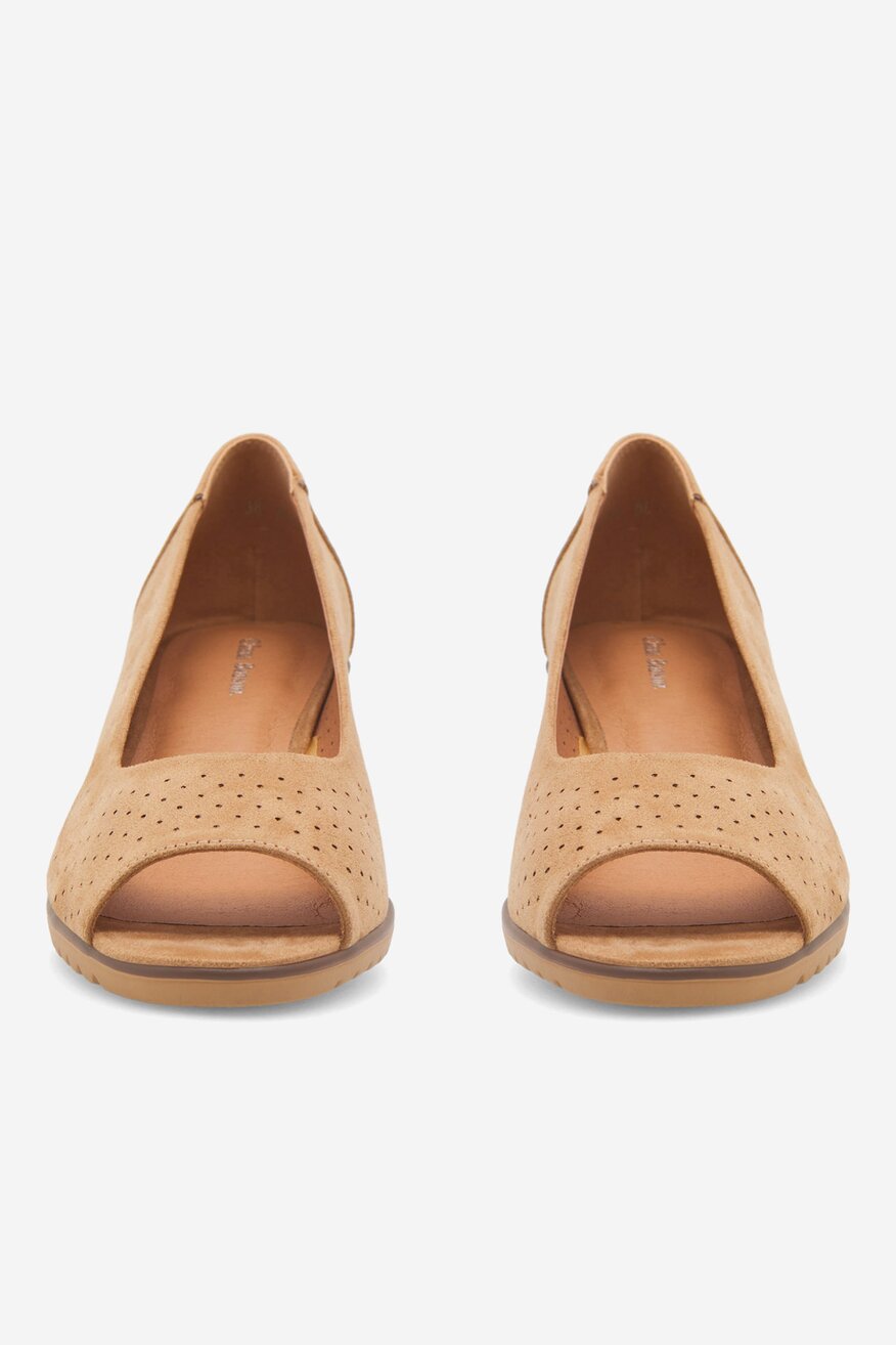 Sandały na koturnie