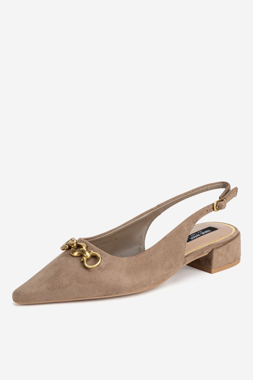 Baleriny z odkrytą piętą