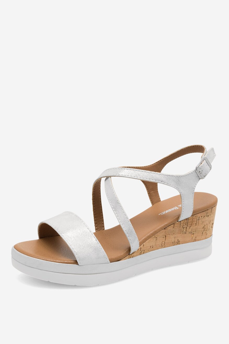 Sandały na koturnie