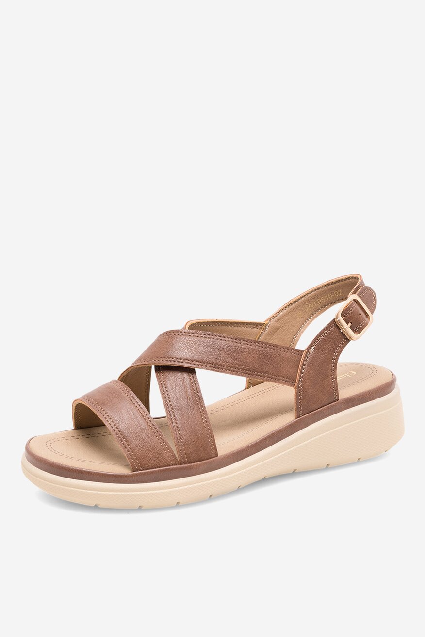 Sandały na koturnie