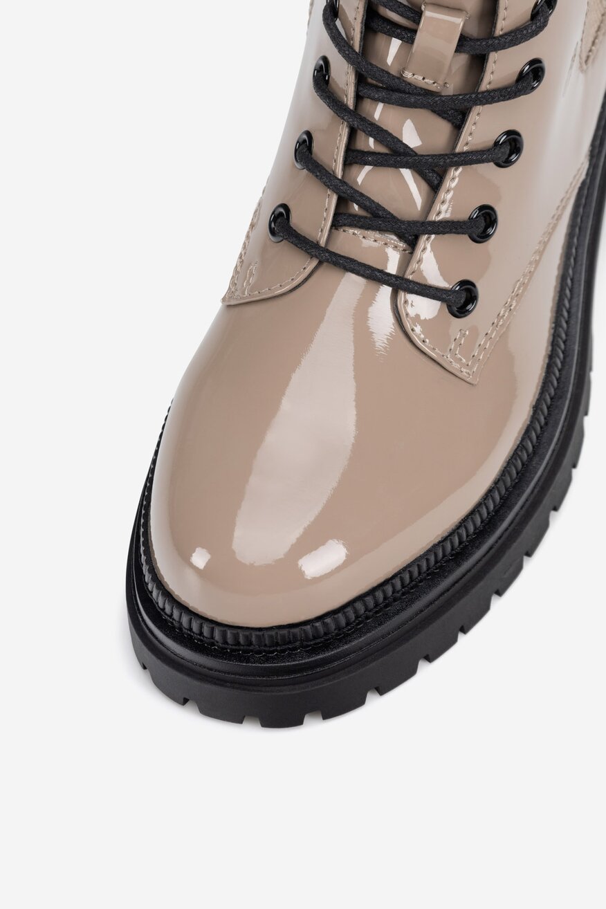 Trzewiki lakierowane