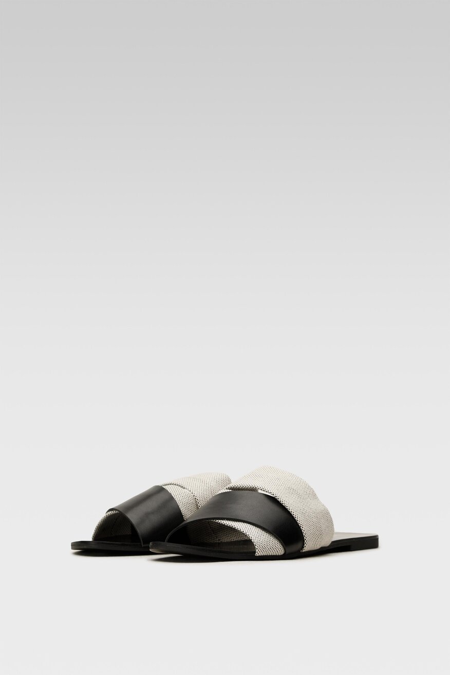 Klapki z łączonych materiałów