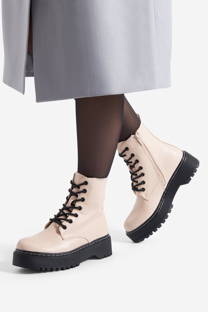 Trzewik na platformie