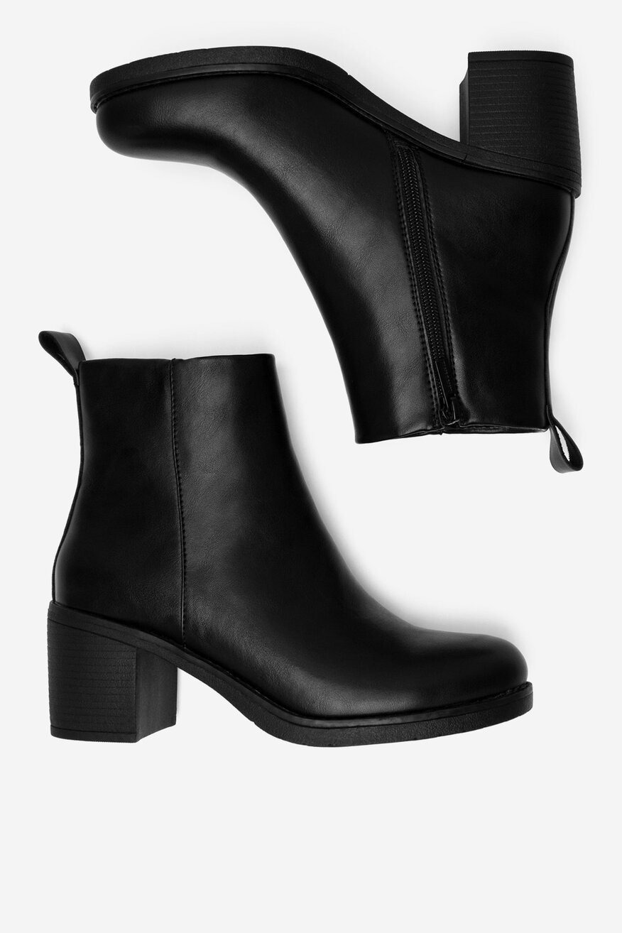 Botki ocieplane na słupku