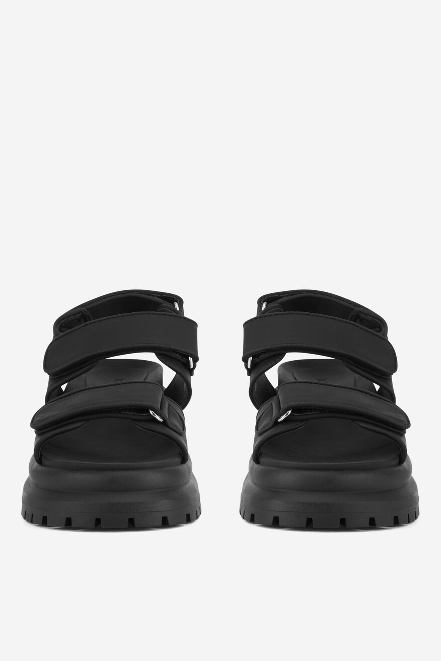 Sandały na grubej podeszwie