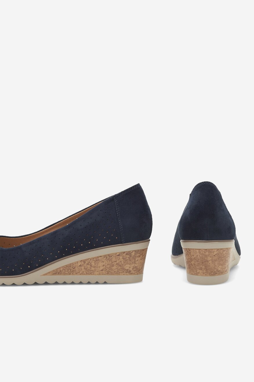 Sandały na koturnie