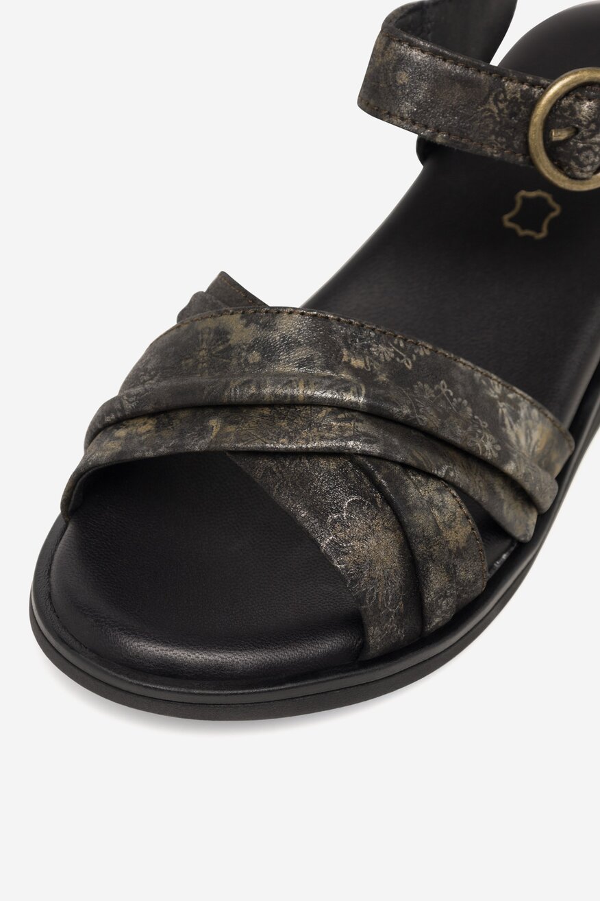 Sandały skórzane na koturnie