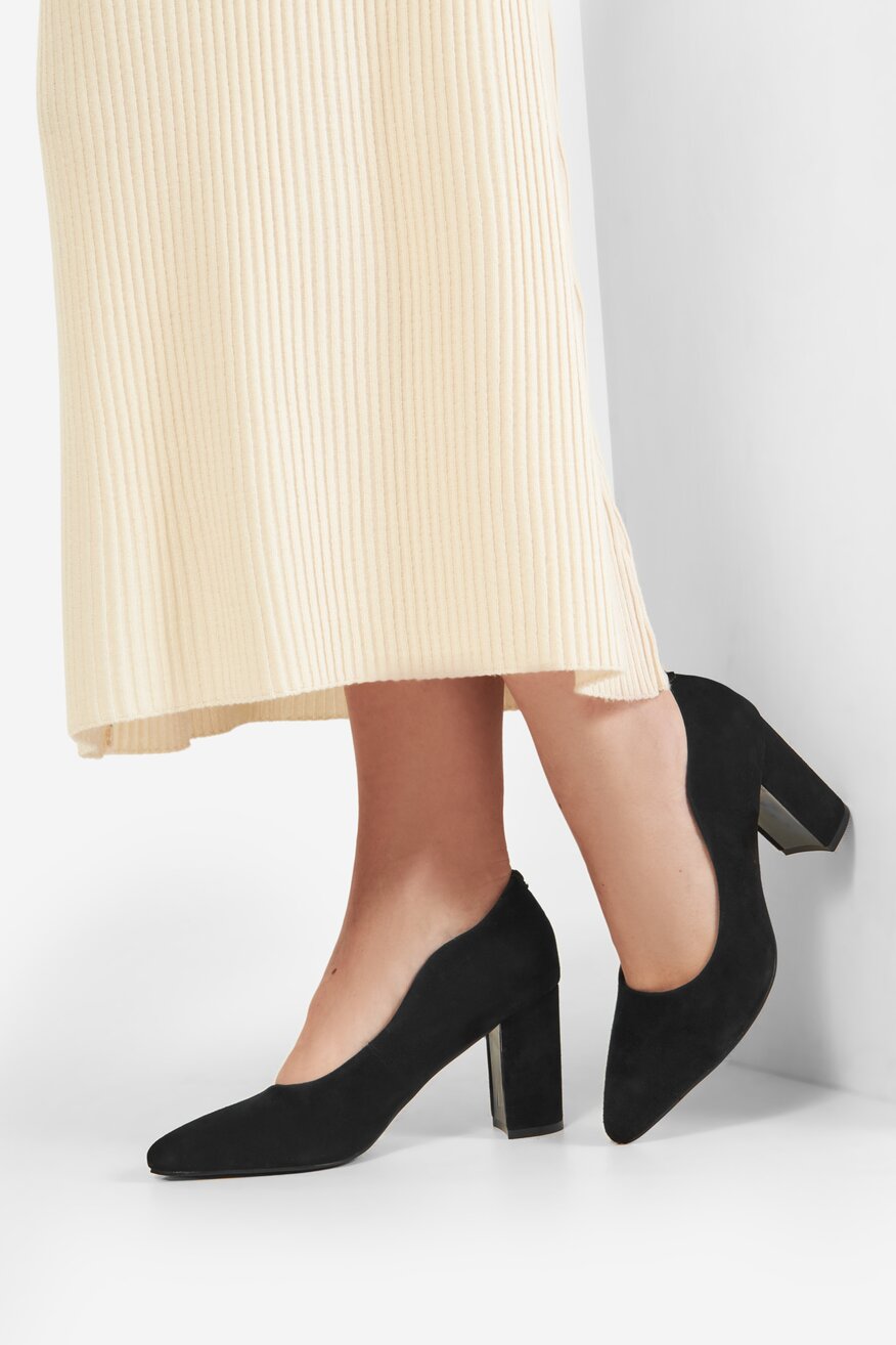 Czółenka skórzane