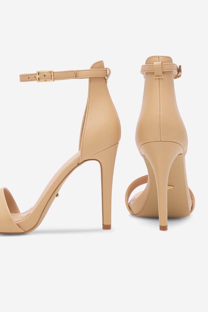 Sandały na szpilce