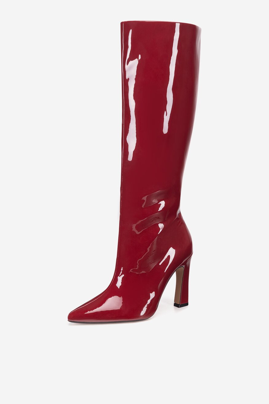 Kozaki lakierowane na słupku