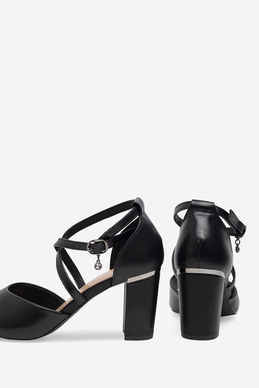 Sandały skórzane na słupku