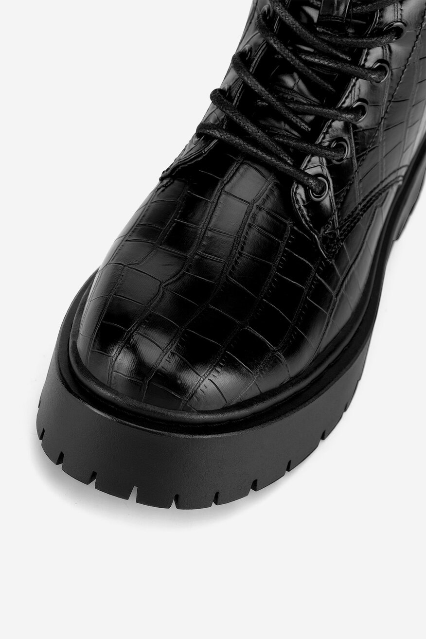 Trzewiki na platformie