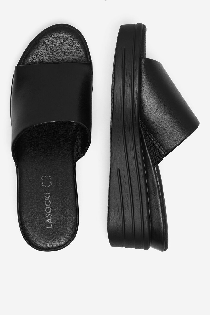 Klapki skórzane na koturnie