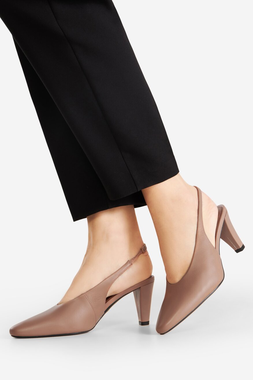 Czółenka skórzane