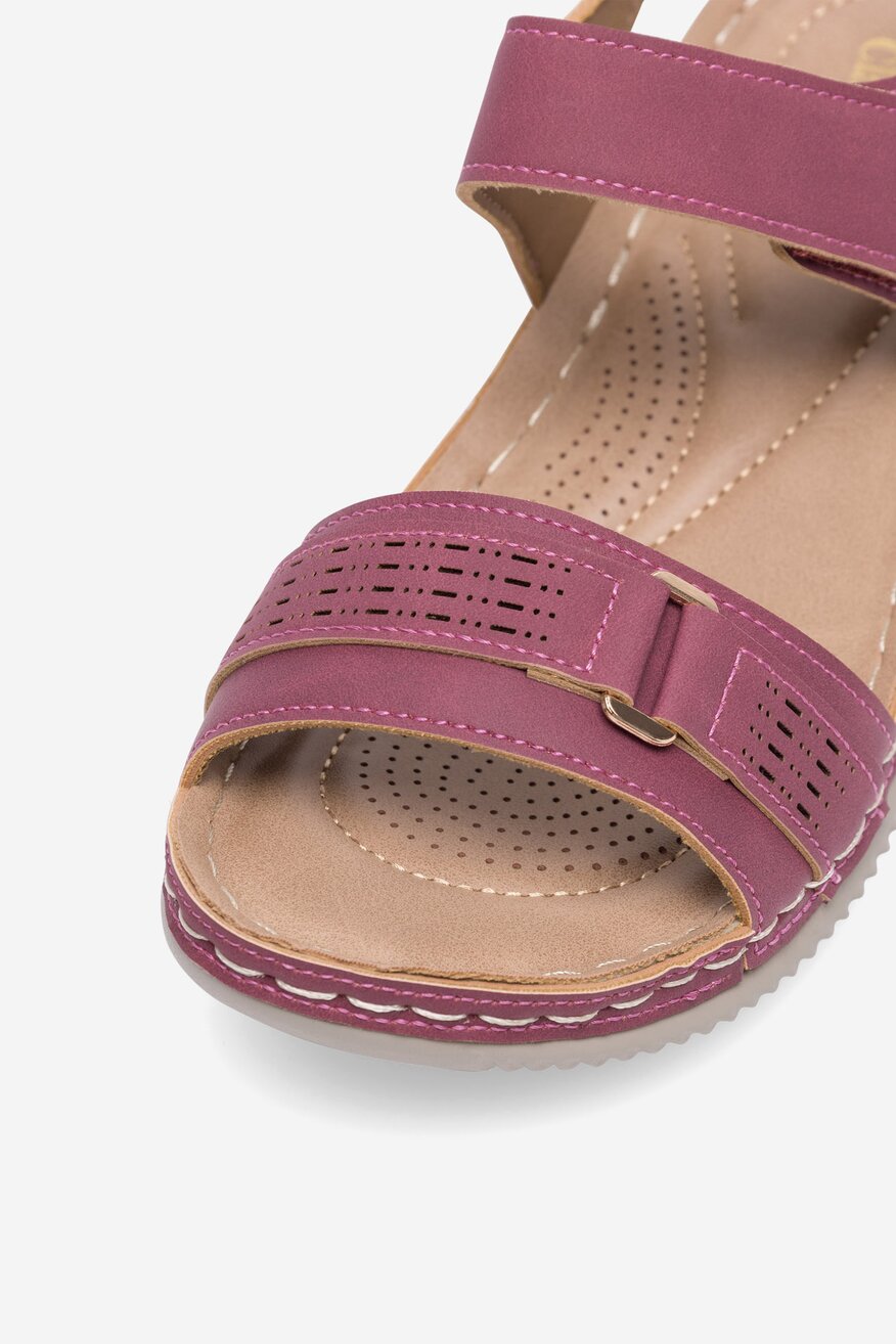 Sandały na koturnie