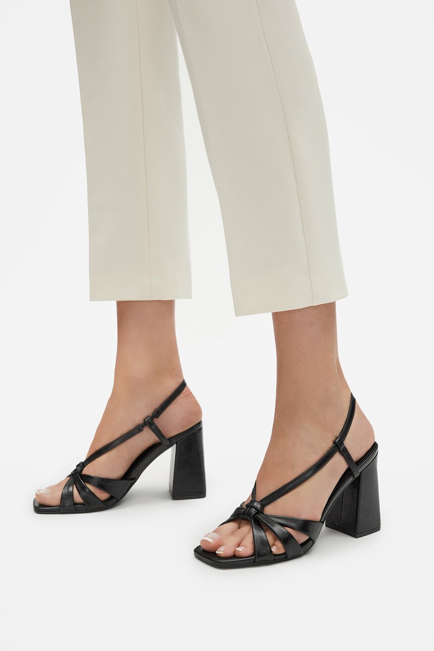 Sandały na obcasie