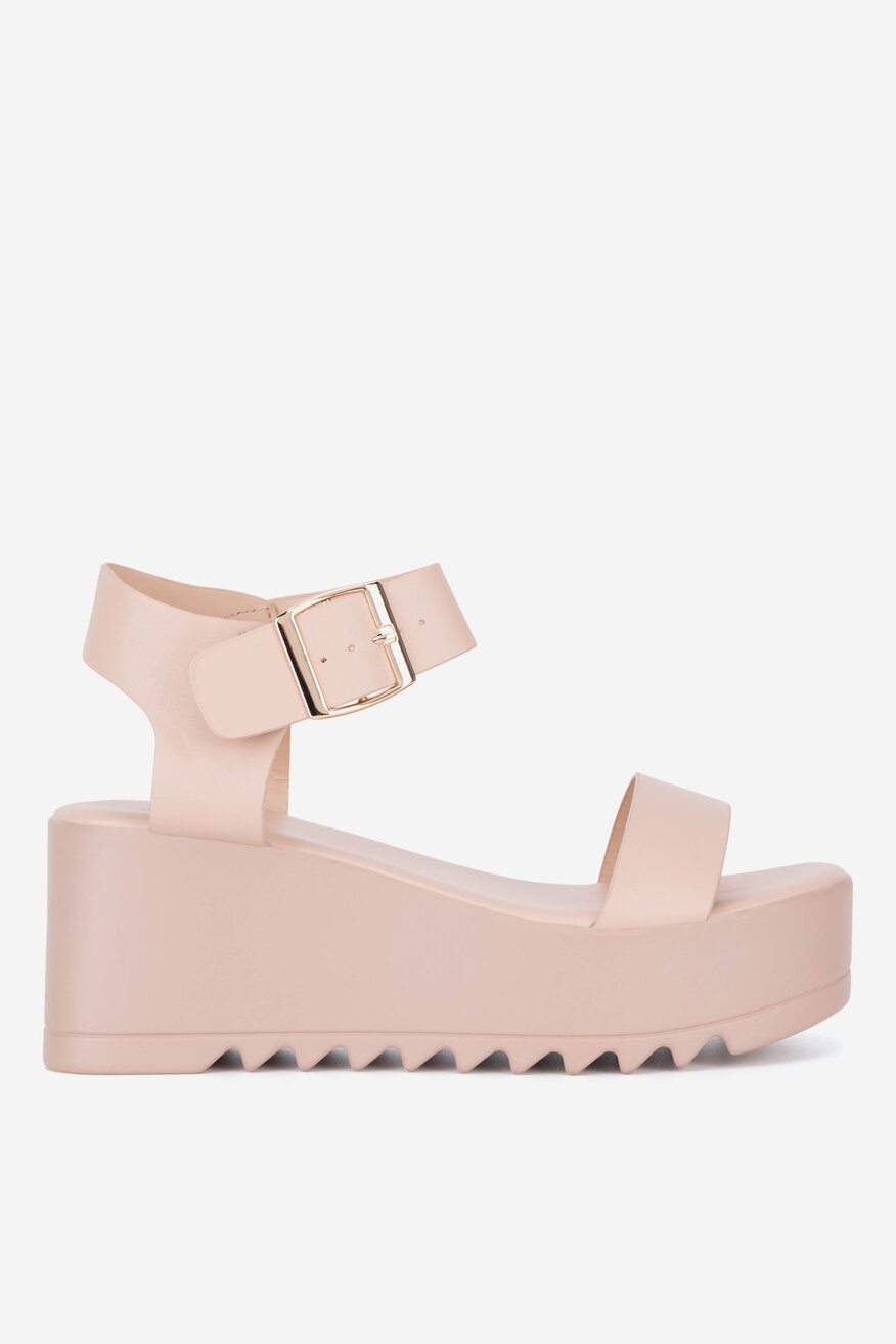 Sandały na platformie
