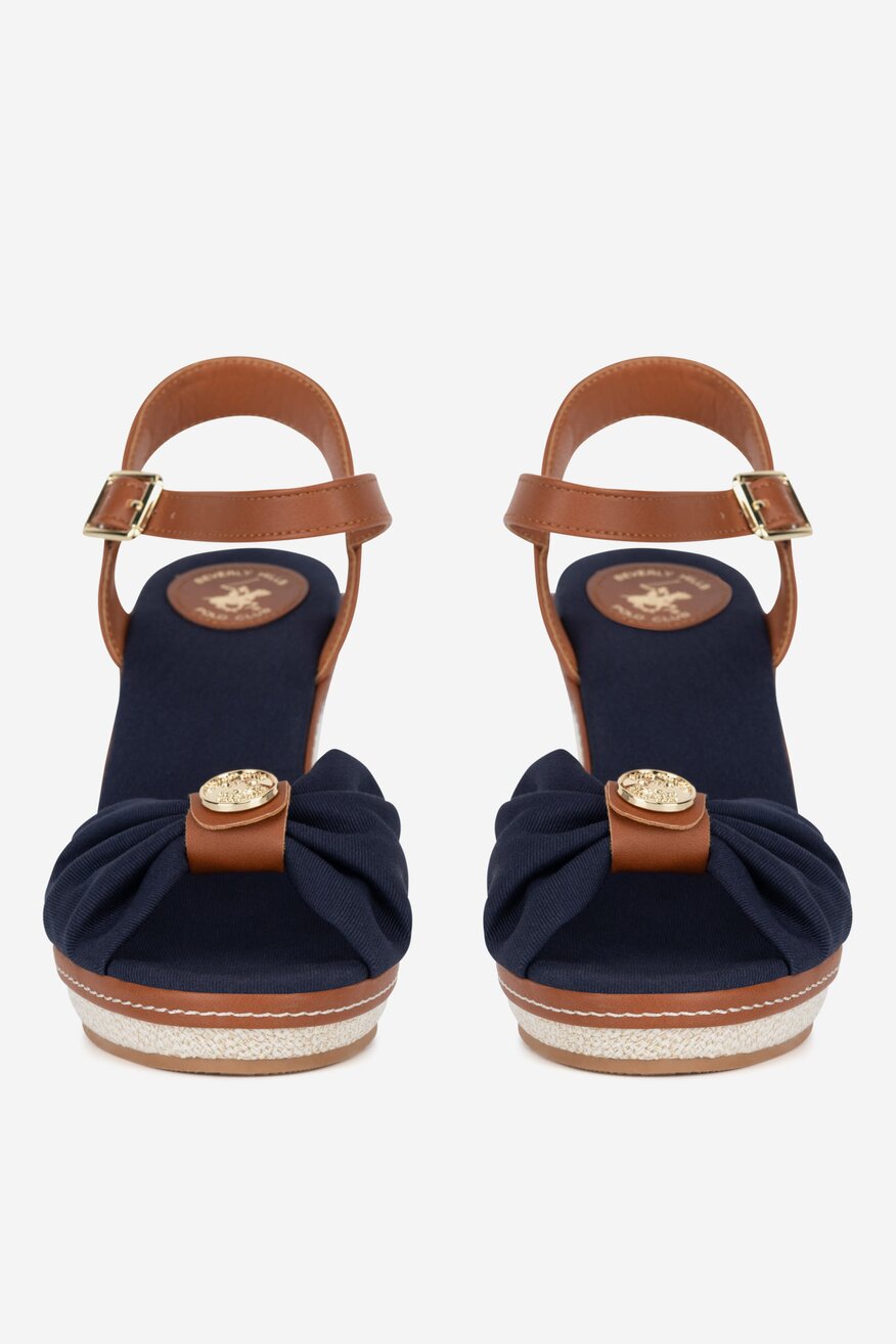 Sandały na koturnie