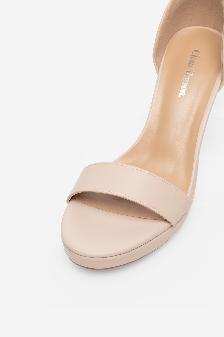 Sandały na obcasie