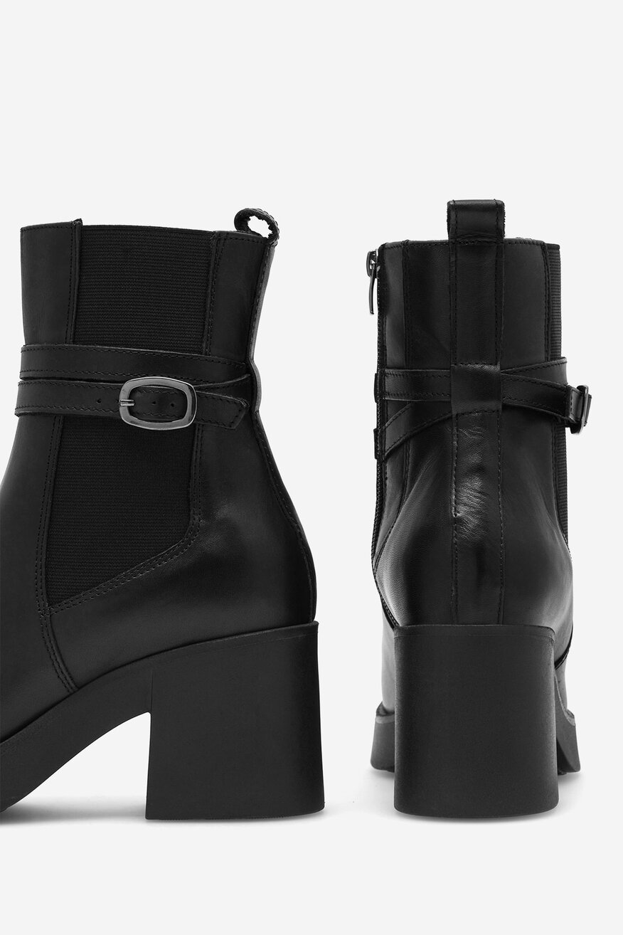 Botki skórzane na słupku