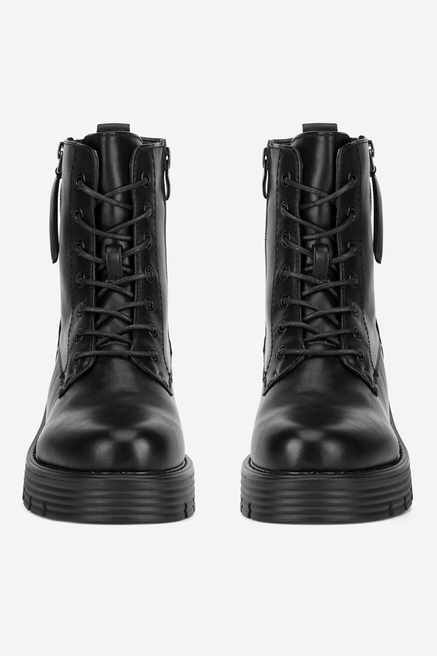 Trzewiki na grubej podeszwie