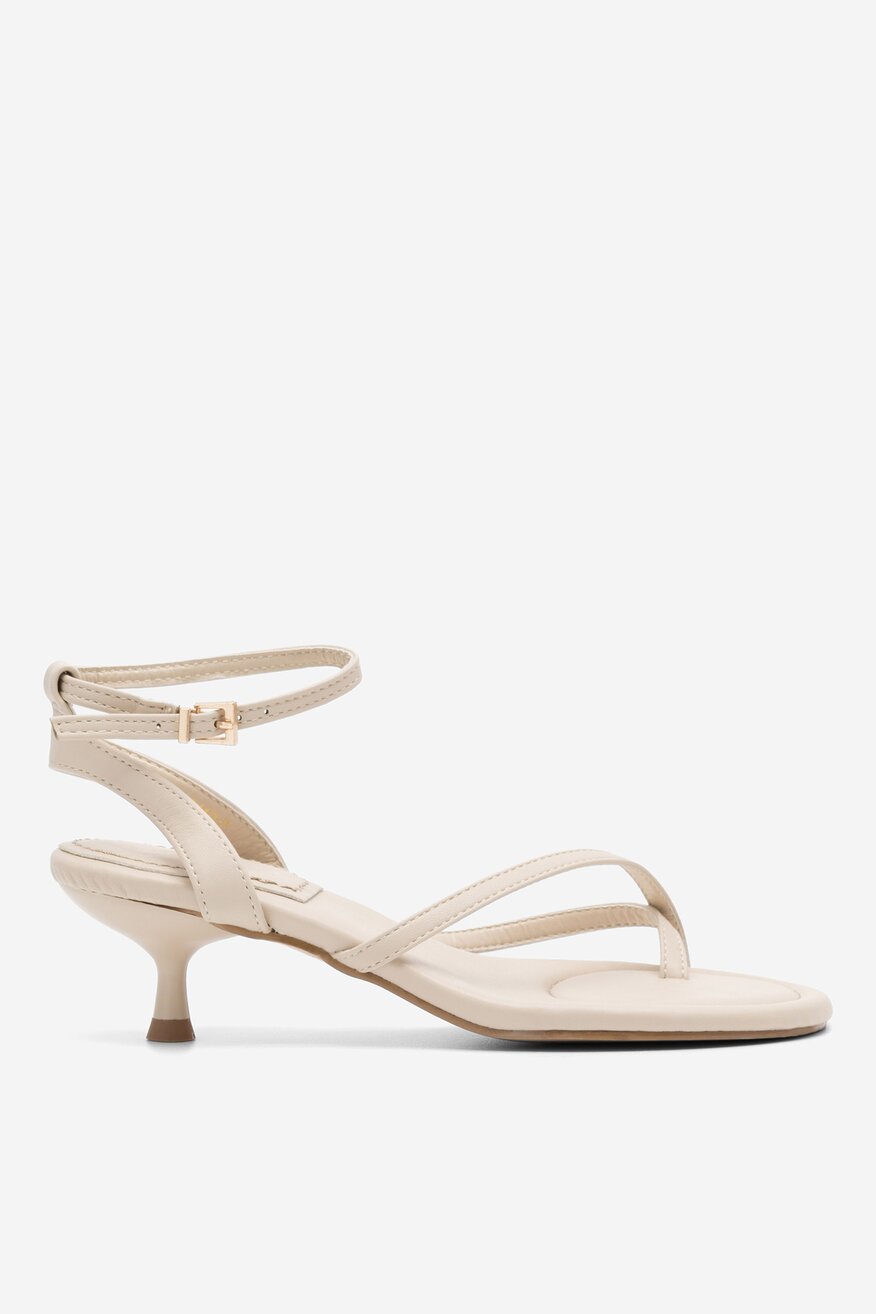 Sandały na obcasie
