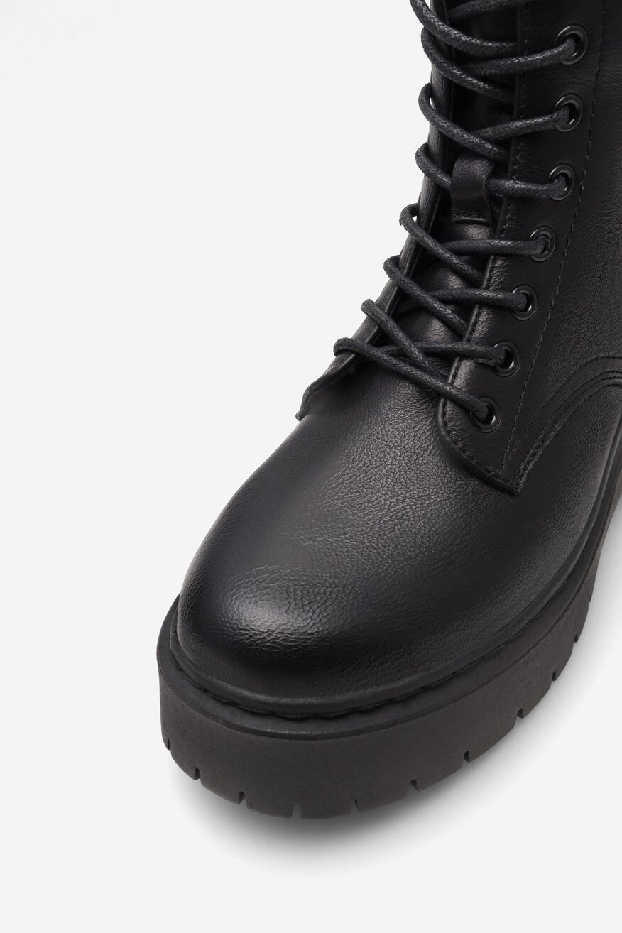 Trzewiki na platformie