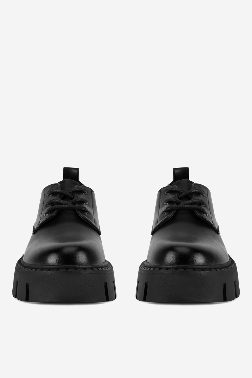 Półbuty na grubej podeszwie