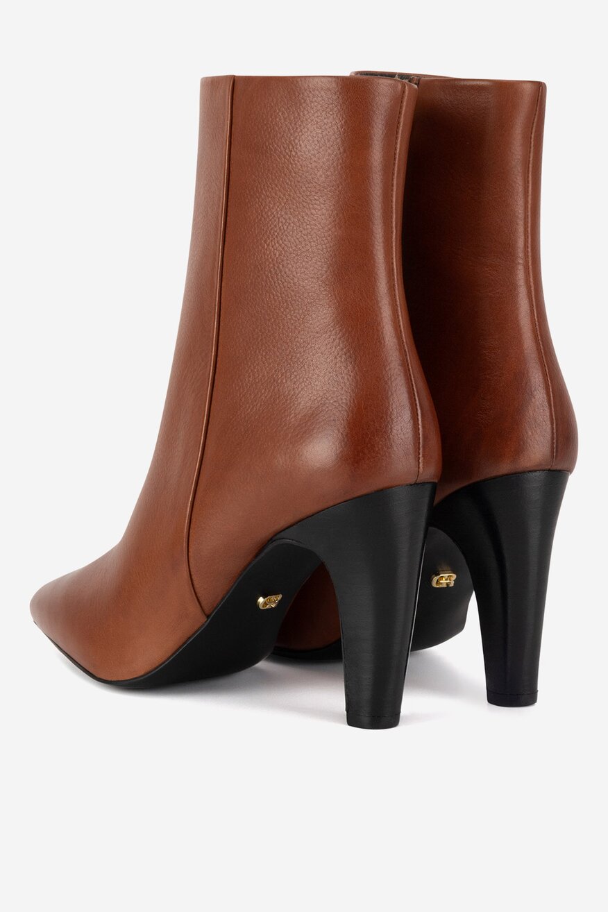 Botki skórzane na słupku