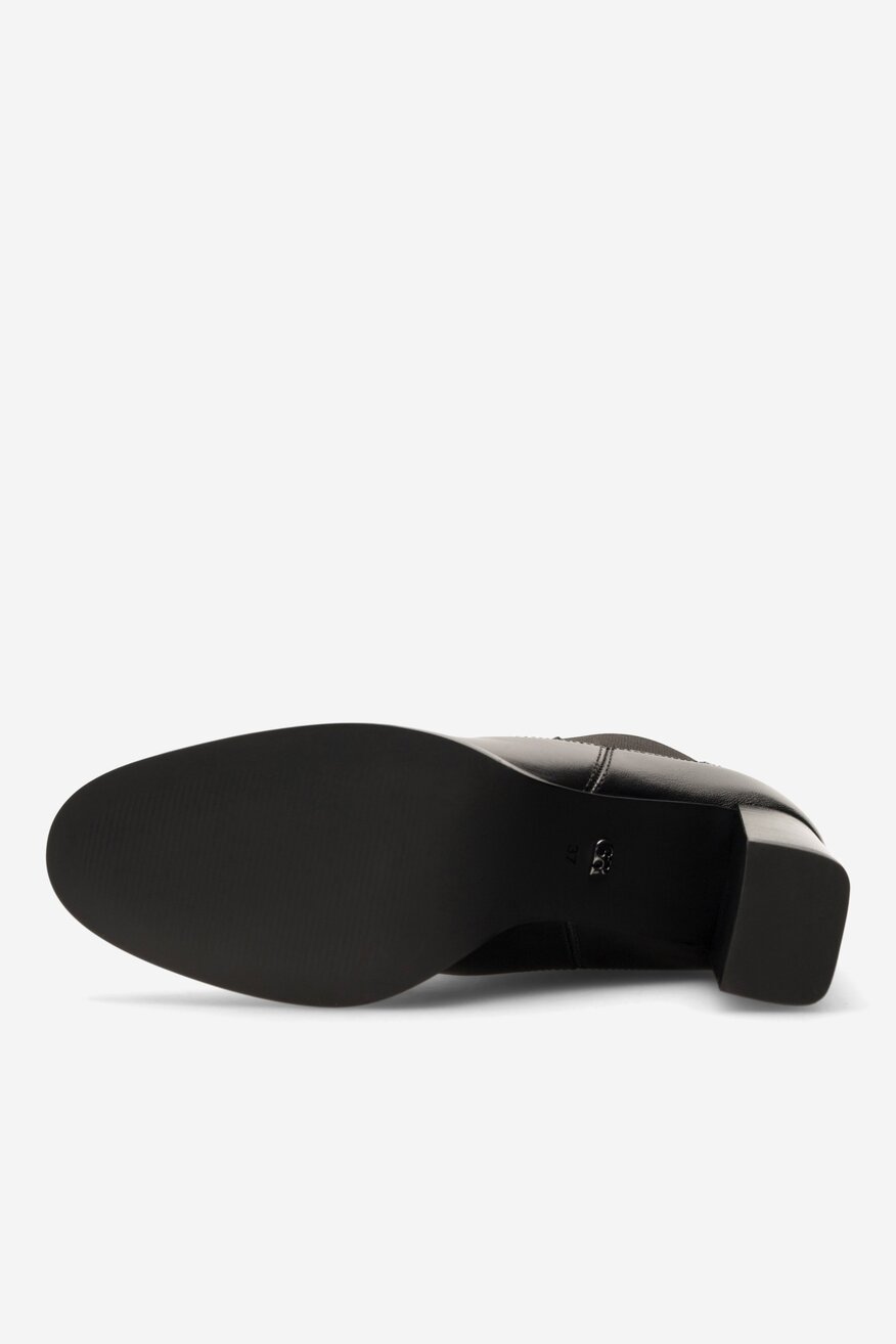 Botki skórzane na słupku