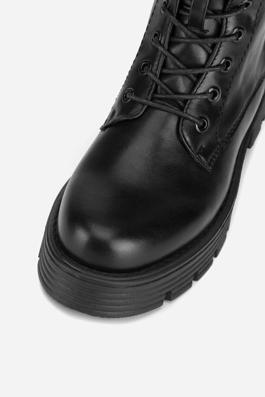 Trzewiki na grubej podeszwie