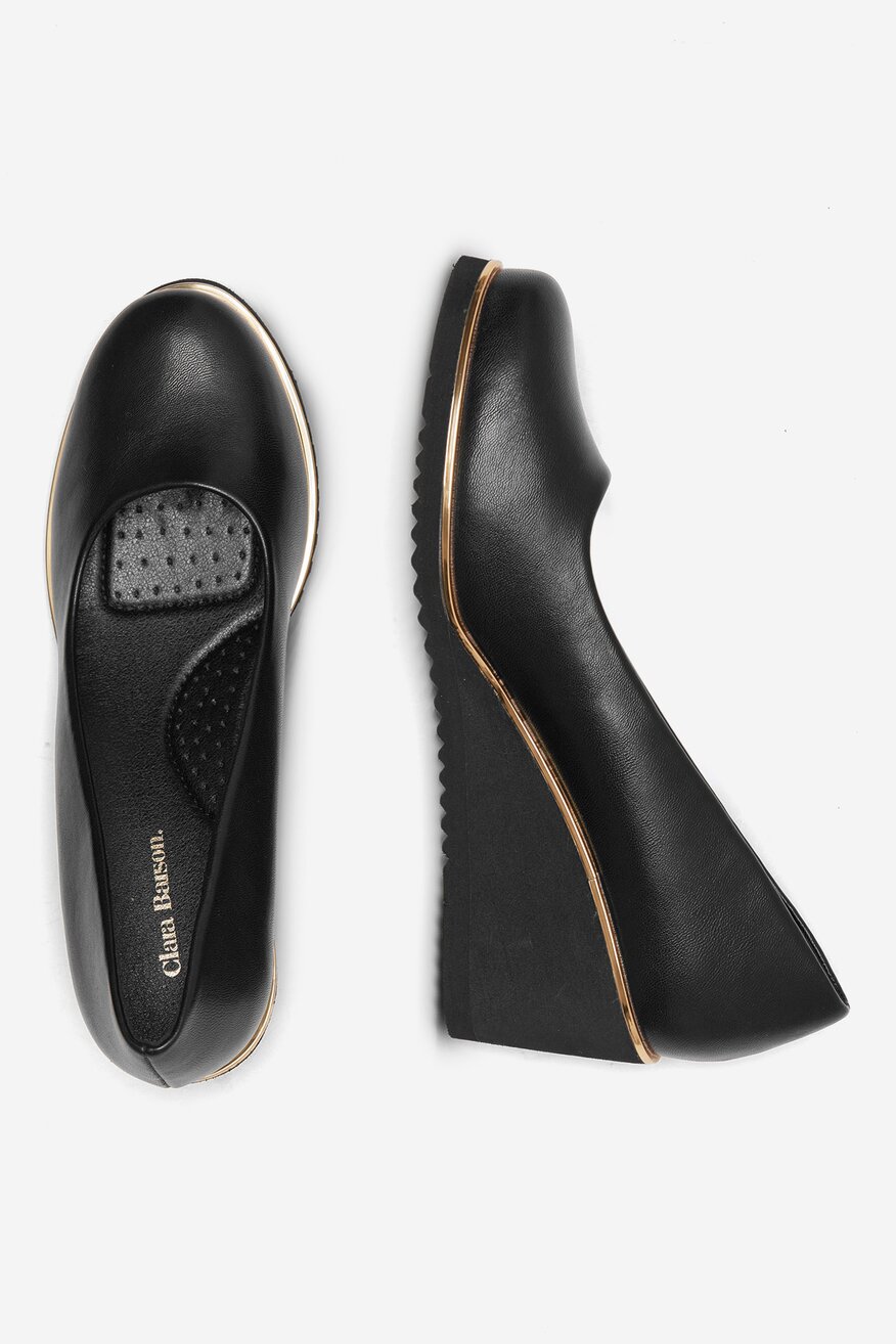 Czółenka na koturnie