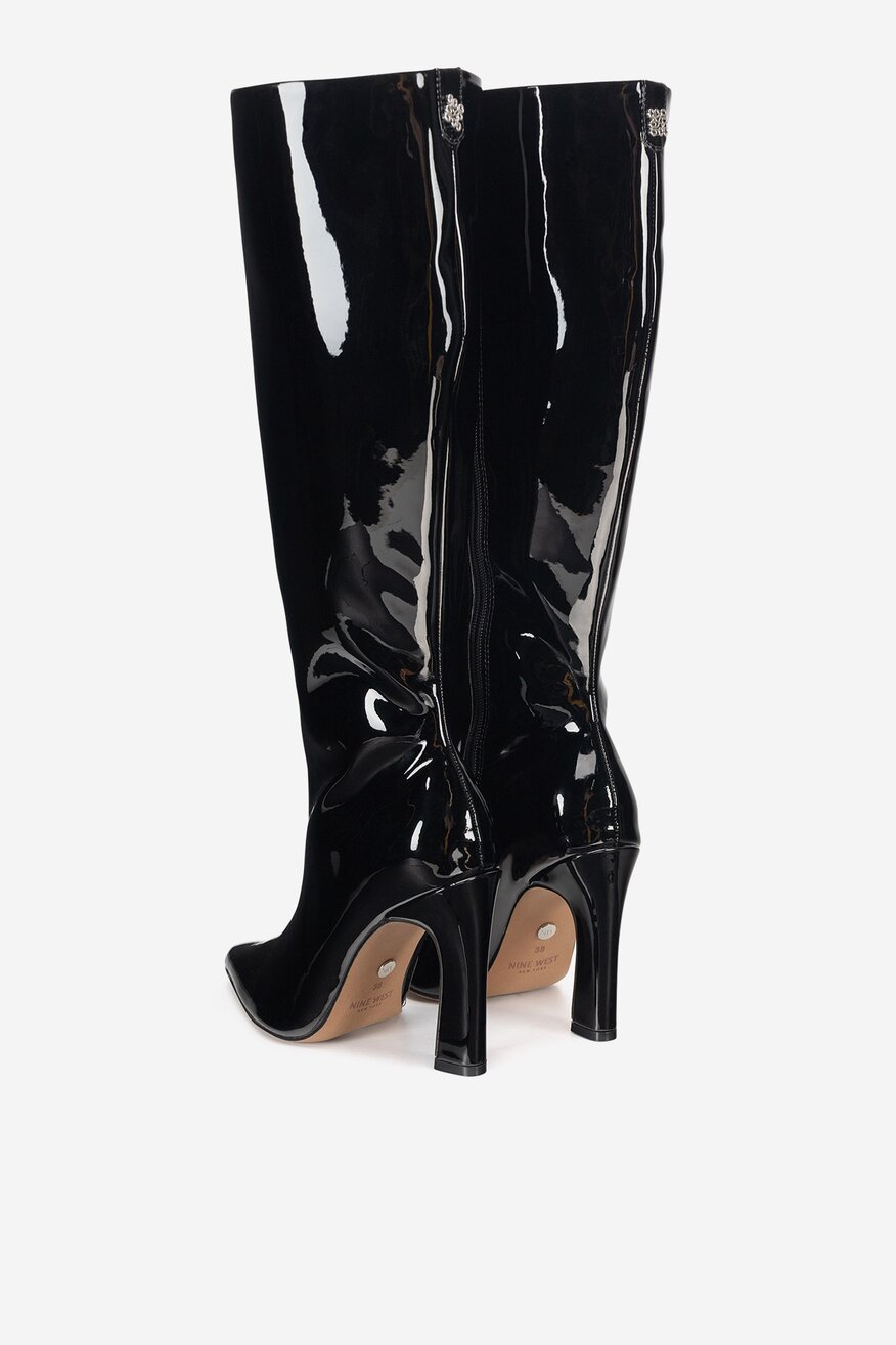 Kozaki lakierowane na słupku