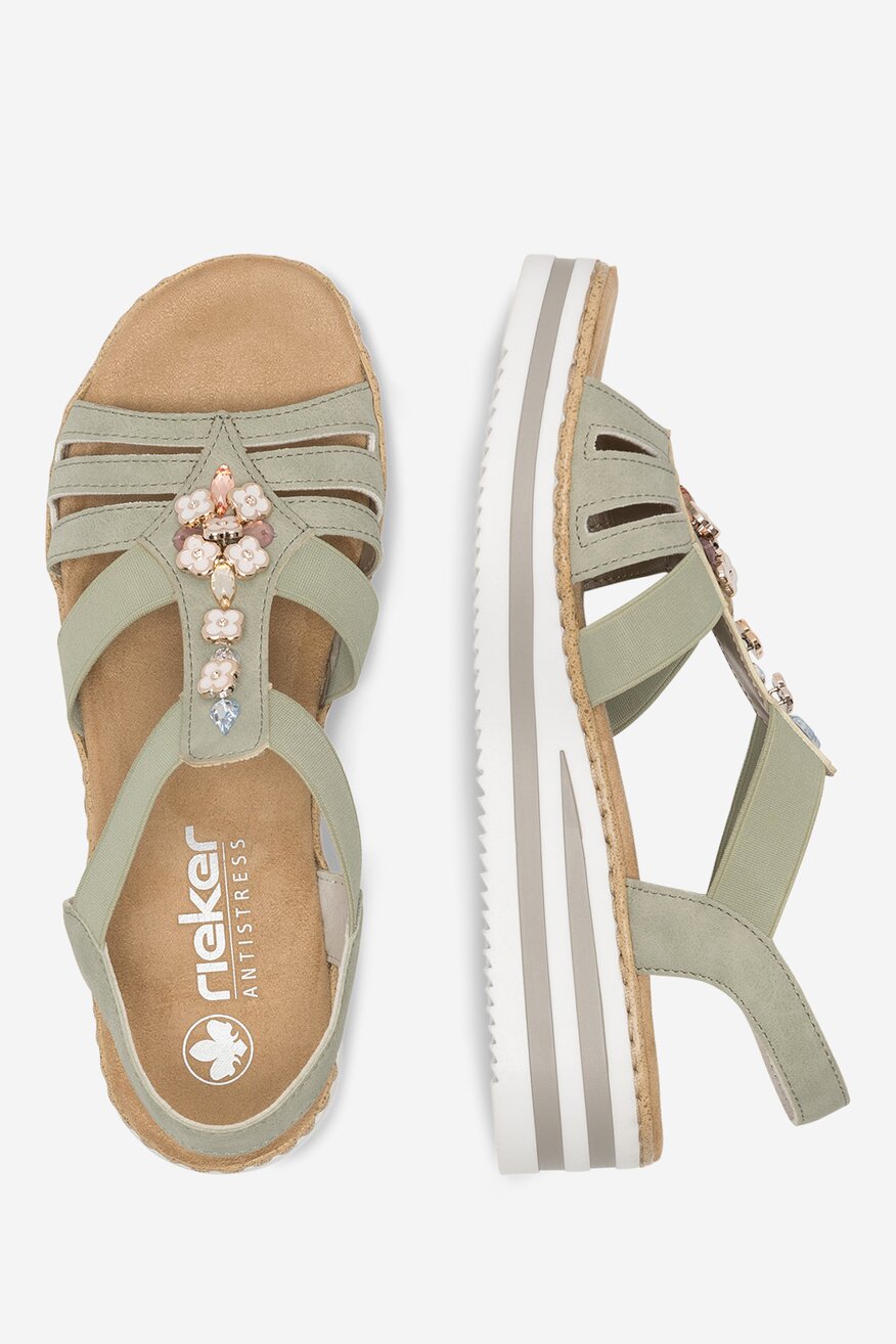 Sandały na koturnie