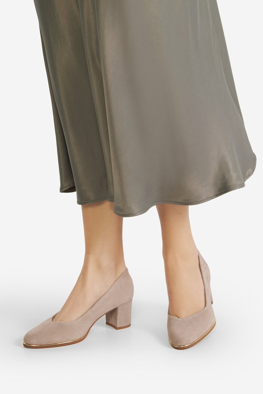 Czółenka skórzane