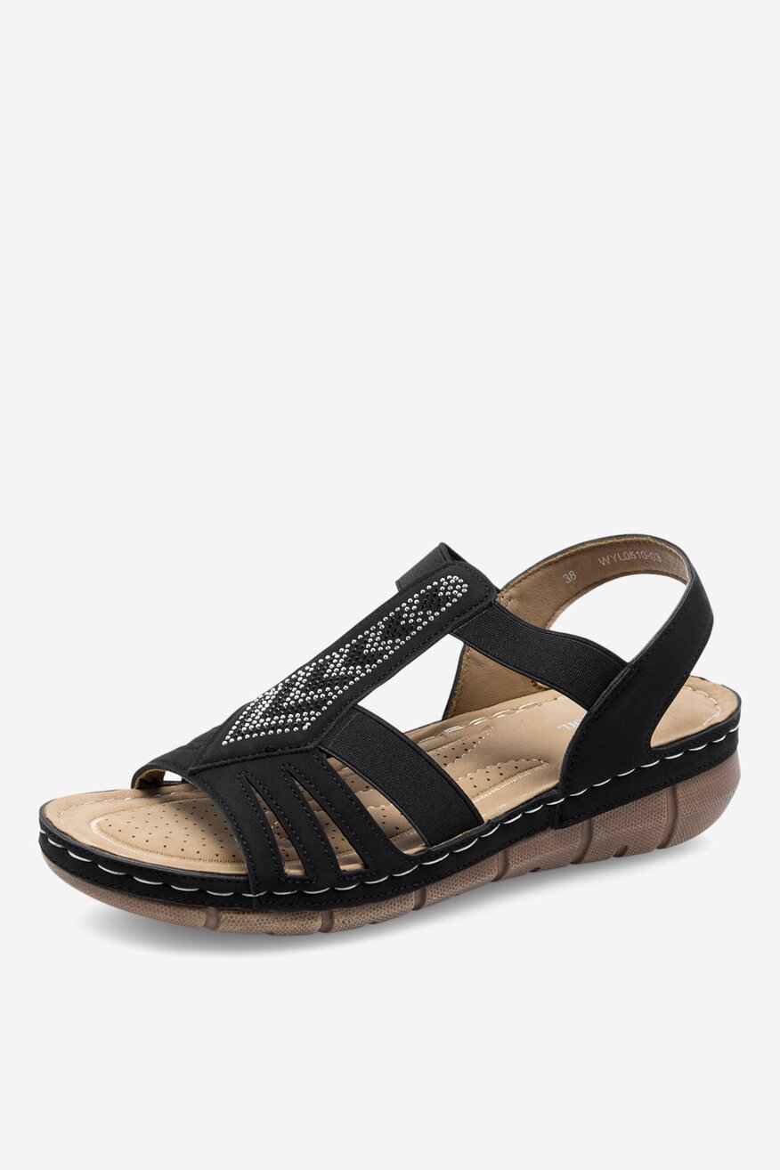 Sandały na koturnie