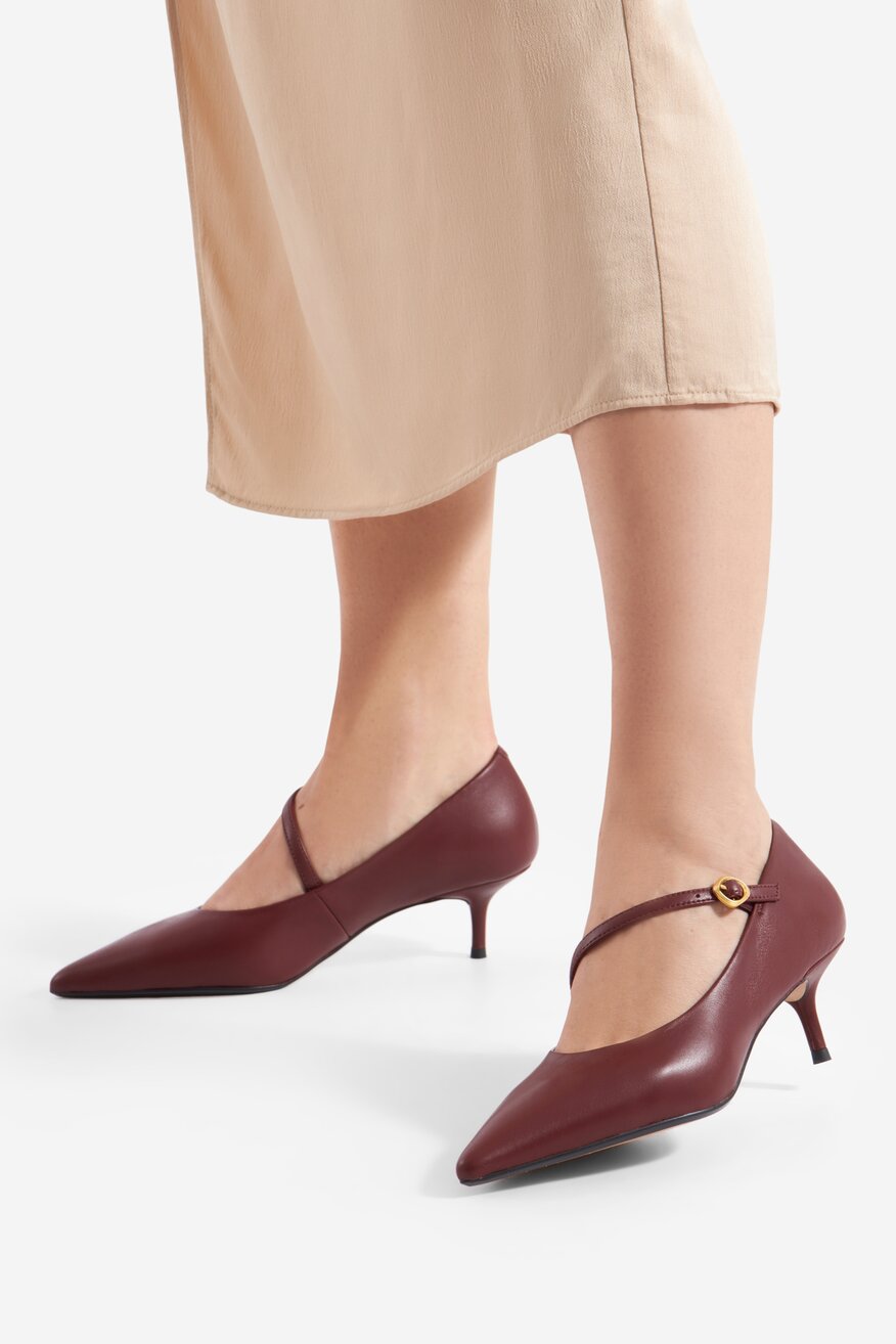 Czółenka skórzane