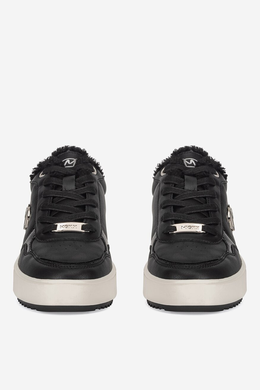 Sneakersy na platformie