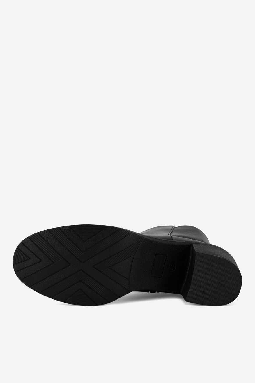 Botki ocieplane na słupku