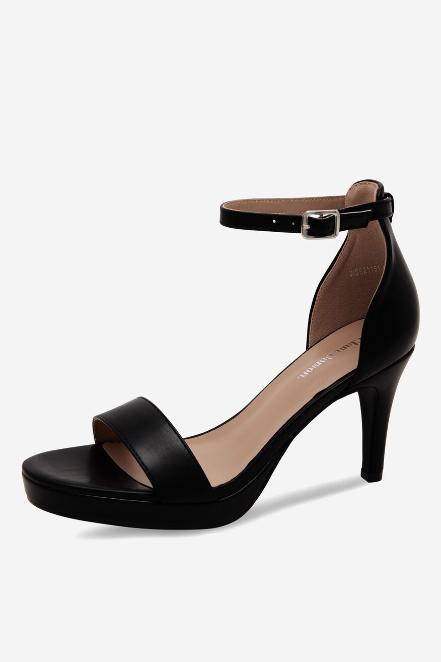 Sandały na obcasie