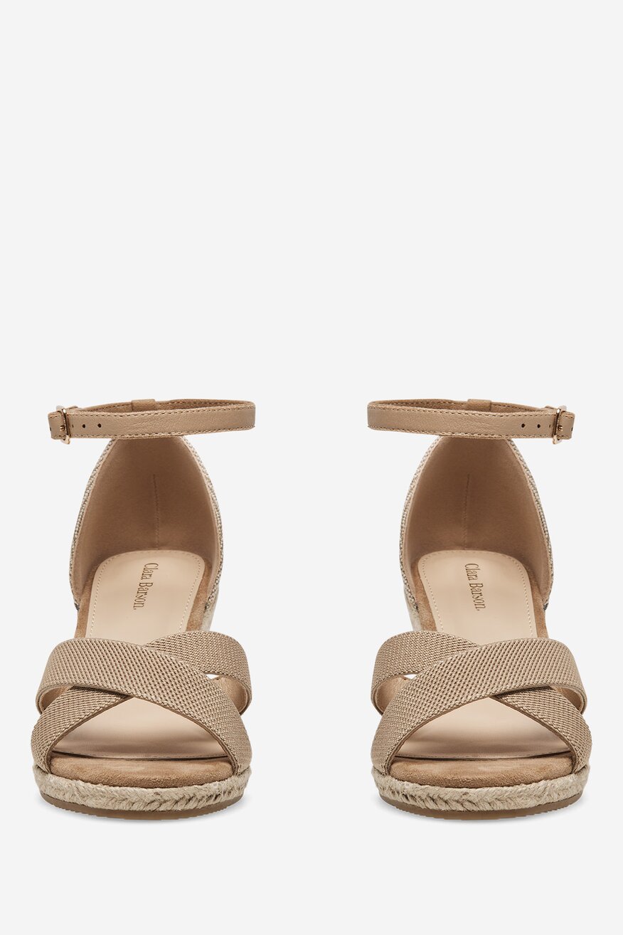 Sandały na koturnie