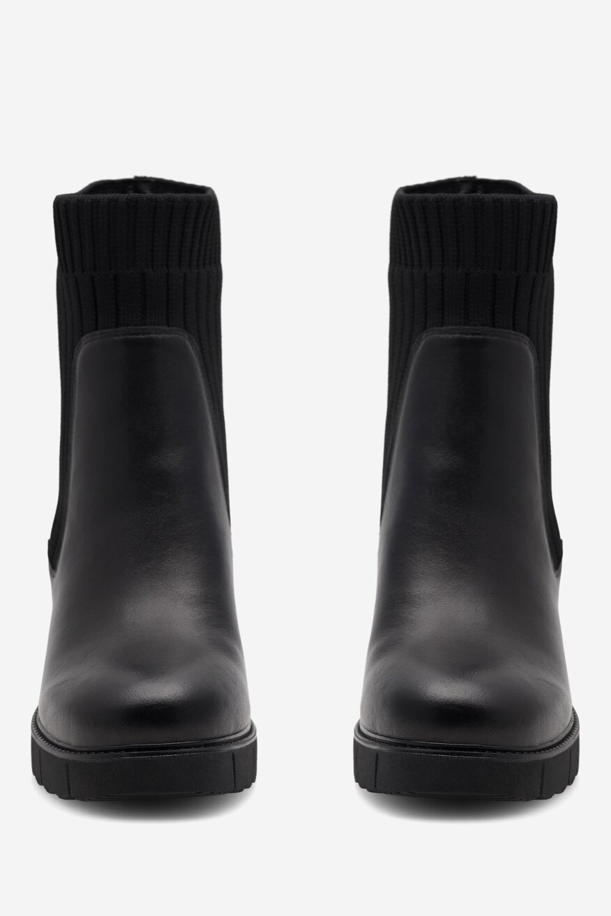 Botki skórzane na słupku