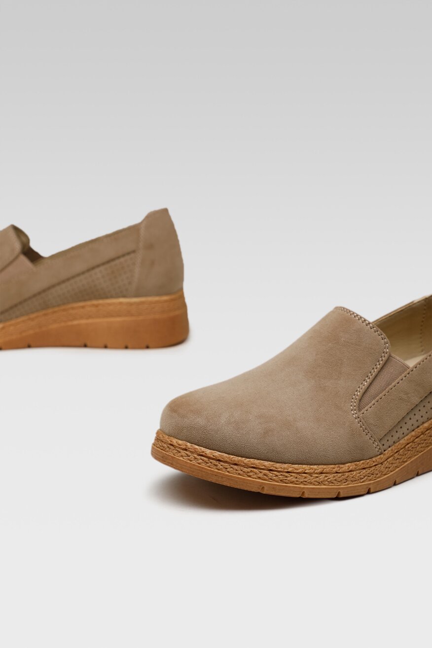 Półbuty na koturnie