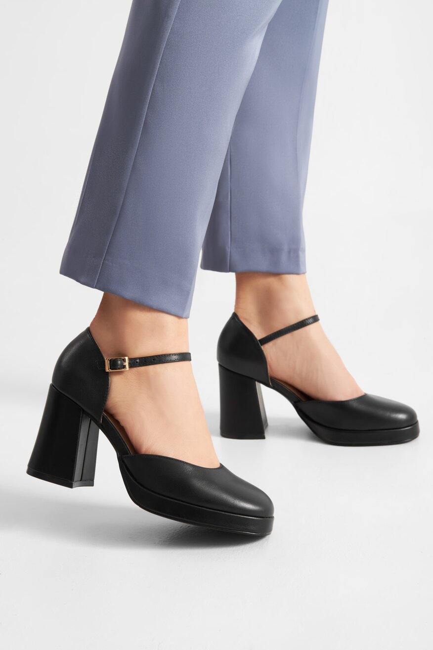 Czółenka skórzane