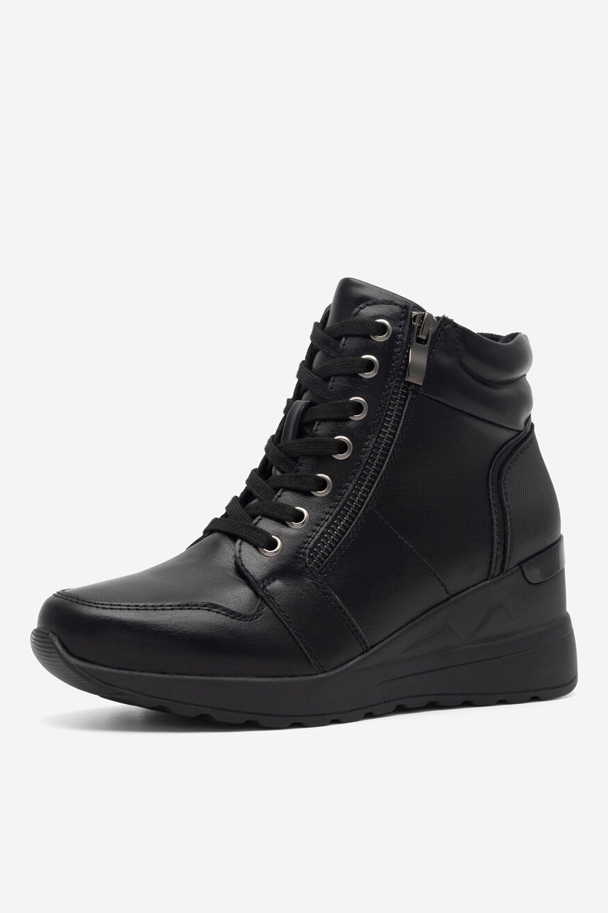 Trzewiki na koturnie