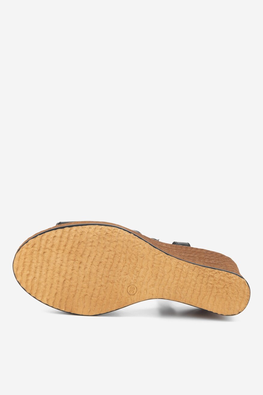 Sandały skórzane na koturnie